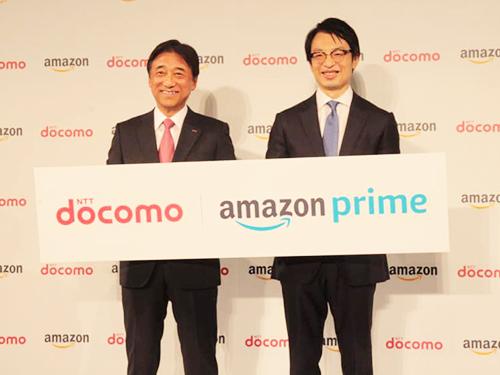 ＮＴＴドコモの吉澤和弘社長（左）とアマゾンジャパンのジャスパー・チャン社長